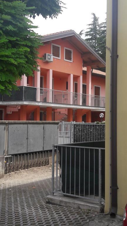 Апартаменты Casa Lavoro Vancanza Кастельнуово-дель-Гарда Экстерьер фото