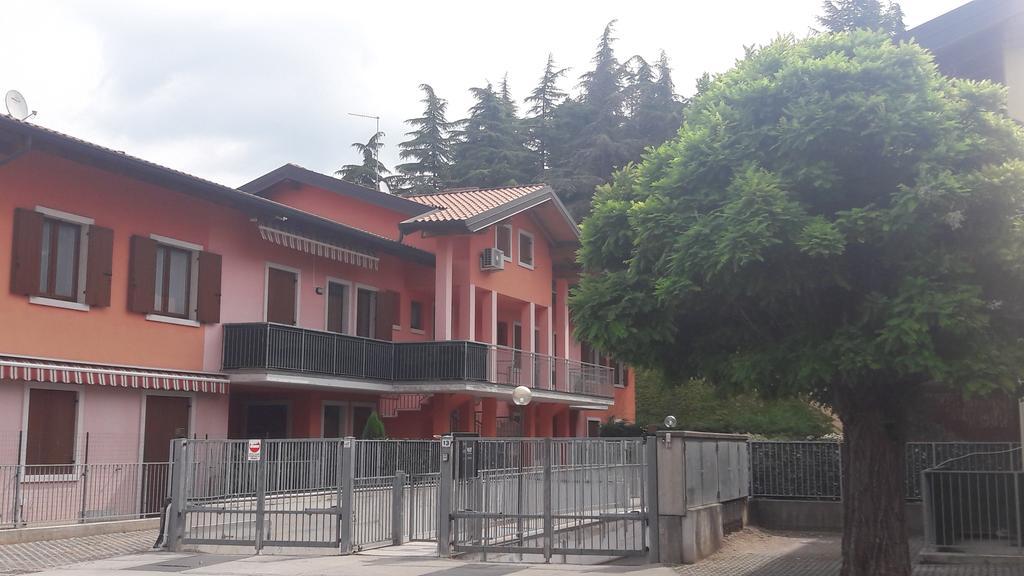 Апартаменты Casa Lavoro Vancanza Кастельнуово-дель-Гарда Экстерьер фото